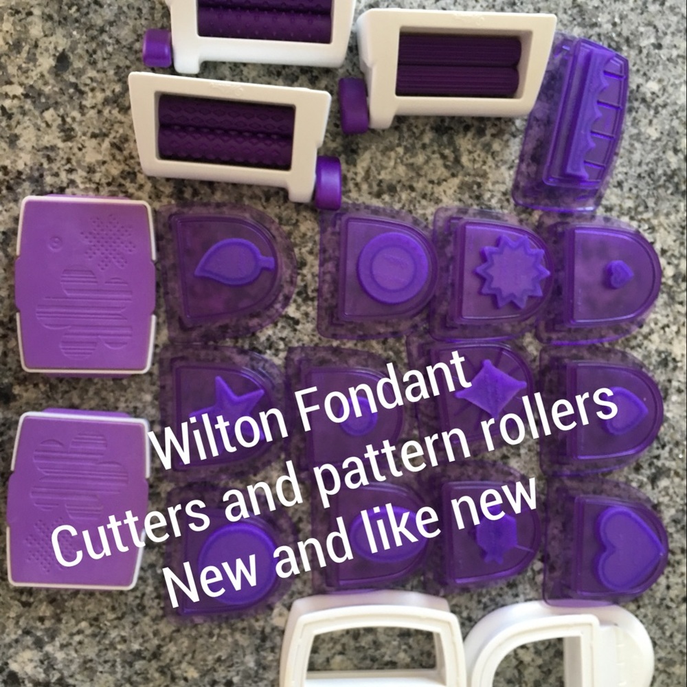 Large Lot of Wilton Cake Decorating Supplies- great for Play Doh use too!